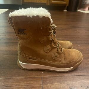 KIDS SOREL BOOTS
SIZE- GIRLS 3